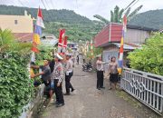 Polres Banggai Gelar Aksi Bagi-Bagi Bendera Merah Putih Hingga Kepemukiman Penduduk