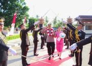 Polres Banggai Gelar Tradisi Penjemputan Kapolres Baru AKBP Wayan Wayracana dan Pelepasan AKBP Putu Hendra