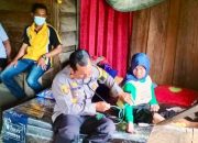 Aparat Polsek Lore Utara Bersama Bhayangkari Gelar Pengobatan Gratis dan Pembagian Sembako Kepada Warga