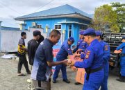 Satpolairud Polres Touna Bagikan Takjil Gratis Kepada Warga