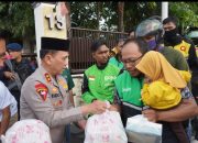 Kapolda Sulteng Bersama Bhayangkari Berbagi Takjil Gratis Kepada Pengguna Jalan Dan Masyarakat 