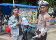Satlantas Polres Banggai Bagikan Brosur Kamseltibcarlantas Kepada Pengendara