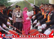 Tradisi Pedang Pora dan Isak Haru Personel Warnai Pelepasan Irjen Pol (Purn) Endi Sutendi