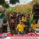 KEBANGKITAN SAMBA DI TANIMBAR: “Nuklir” Cinta Suporter Brasil Guncang Saumlaki, Lautan Kuning-Hijau Pecahkan Rekor 10 Kilometer!