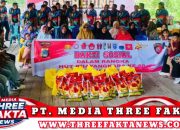 Satintelkam Polres Banggai Bersama Mahasiswa Bagikan Sembako Kepada Warga Kurang Mampu