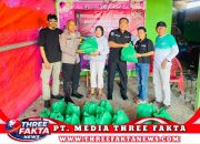 Polda Sulteng Bersama Komunitas Bike dan Race Bhayangkara Bagikan Bansos Kepada Warga