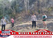 Polisi Bersama Pemerintah Desa dan Warga Berjibako Padamkan Api di Lahan Warga